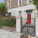 Chic 2 Bed Flat West London