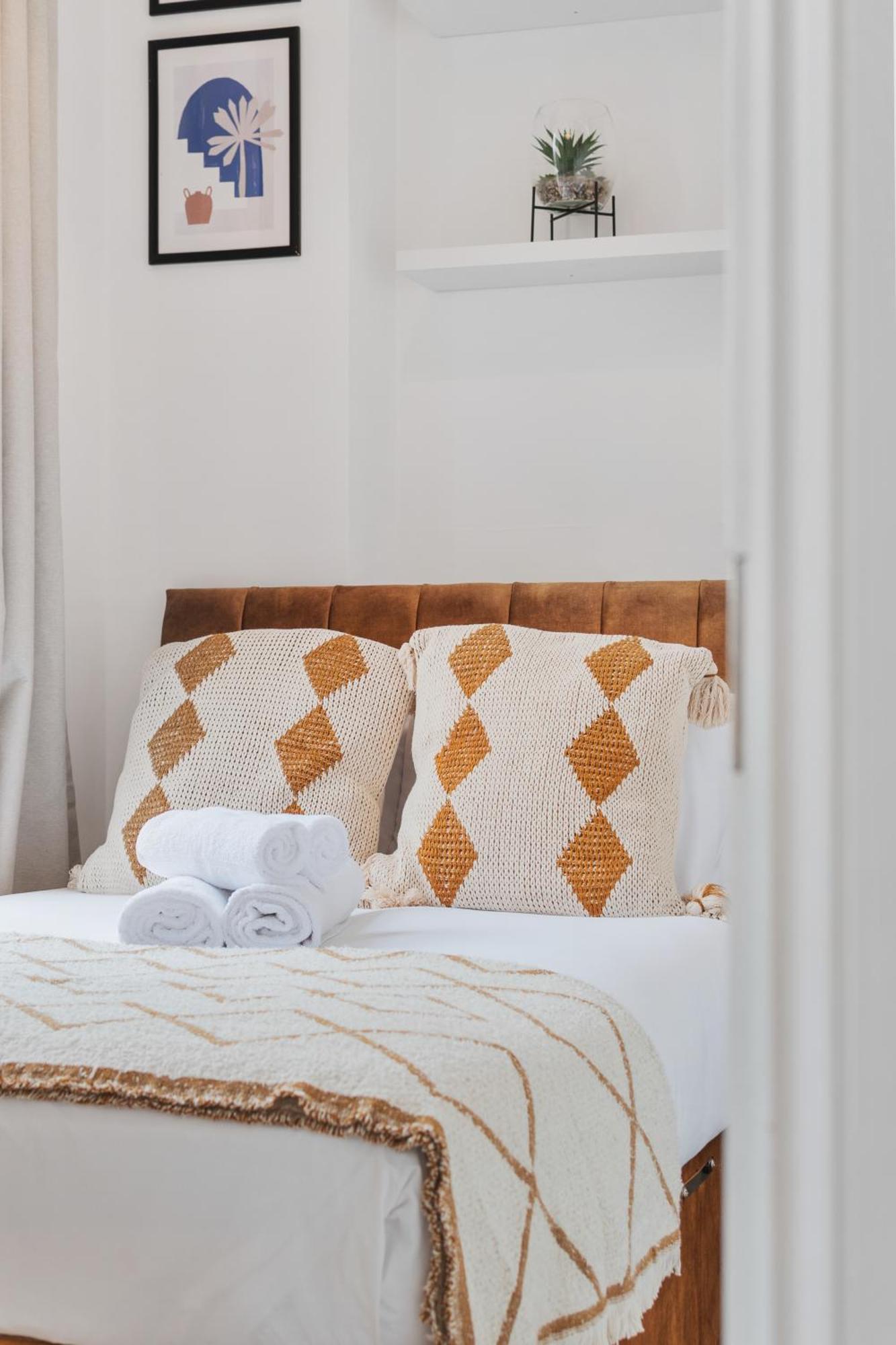 Chic 2 Bed Flat West Apartment *