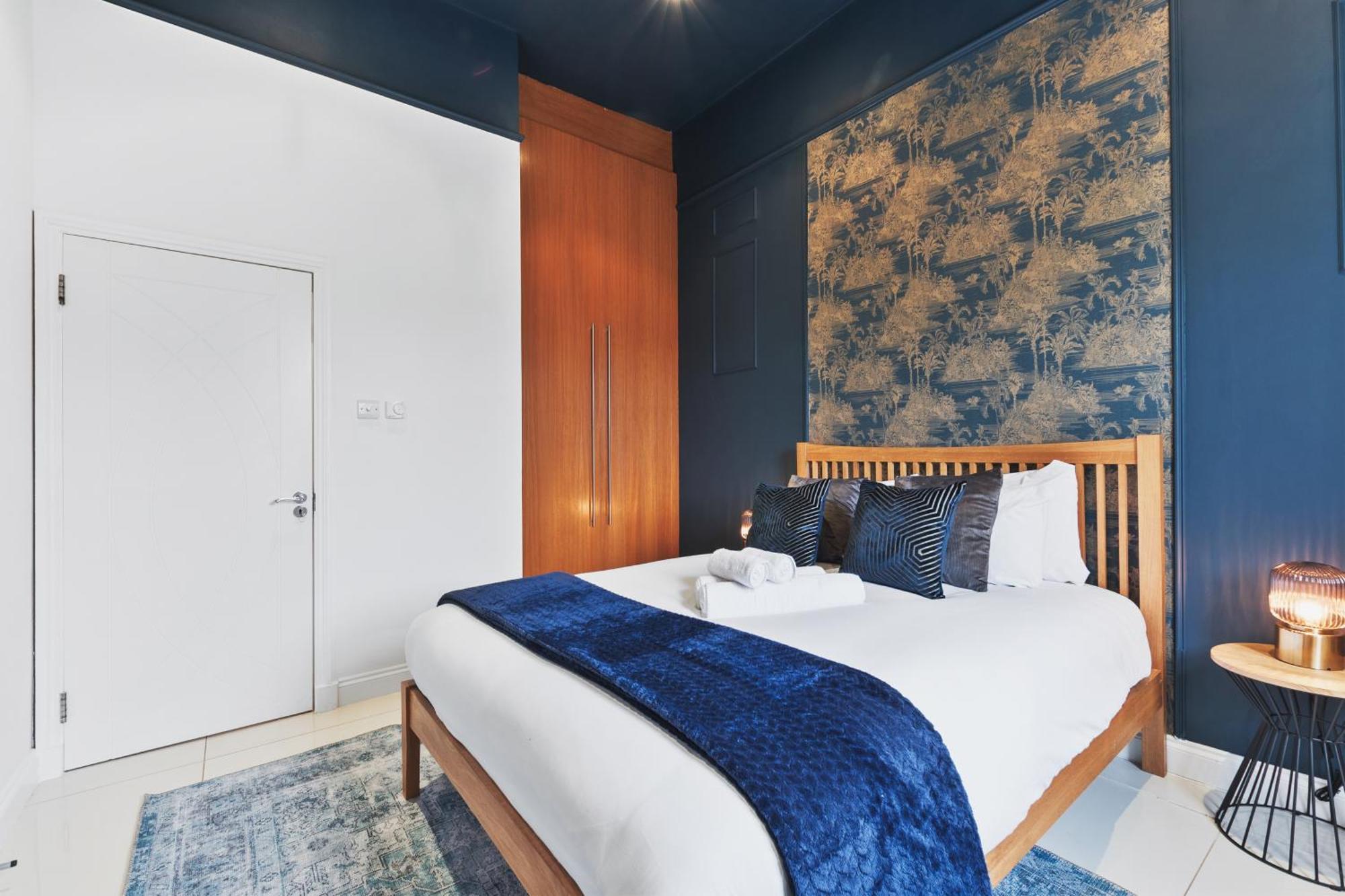 Chic 2 Bed Flat West Apartment London