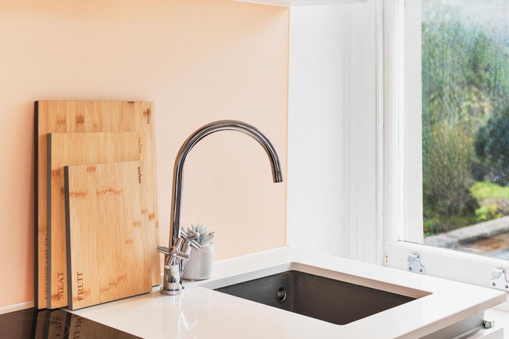 Chic 2 Bed Flat West London