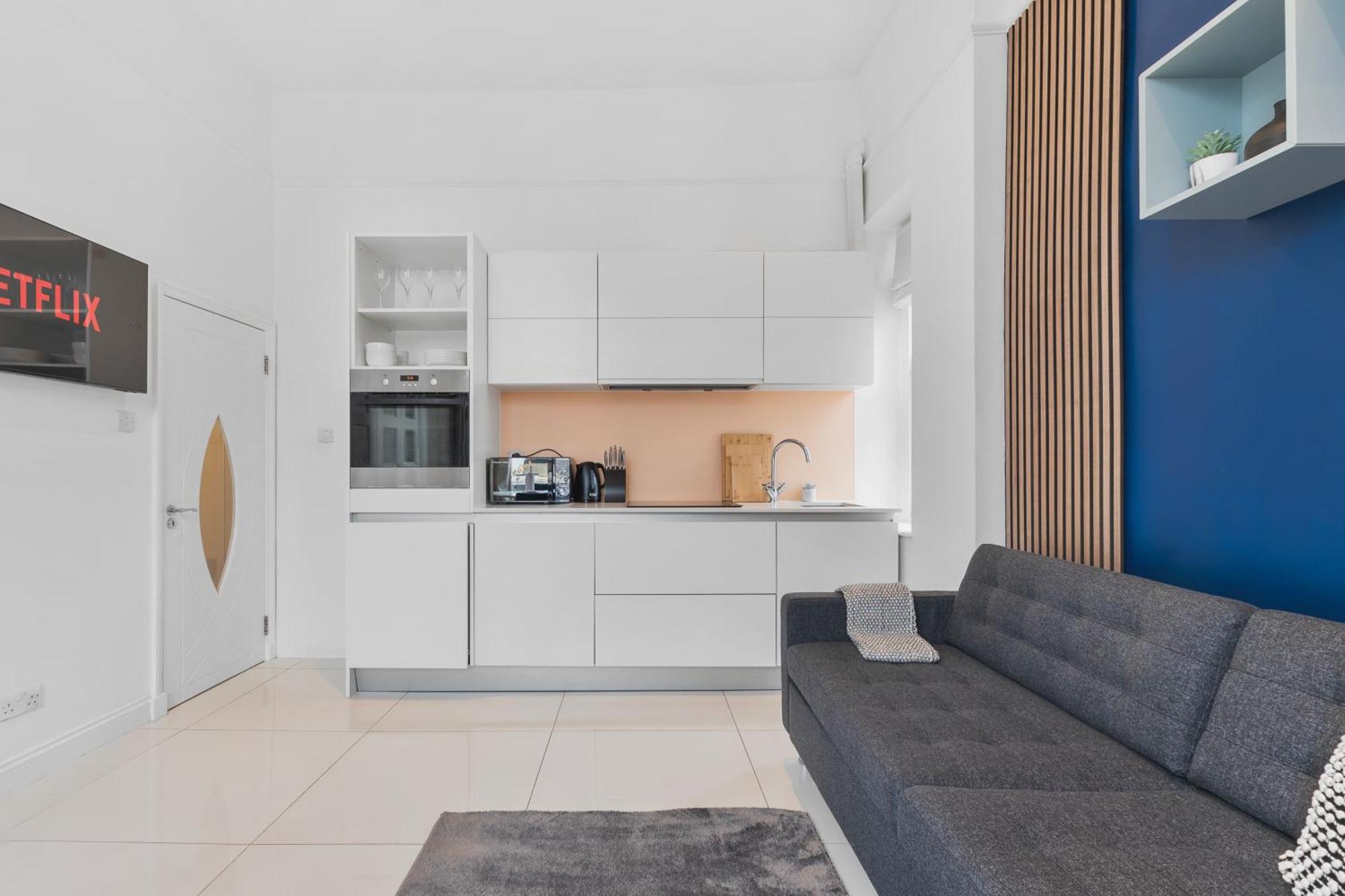 Chic 2 Bed Flat West Apartment *
