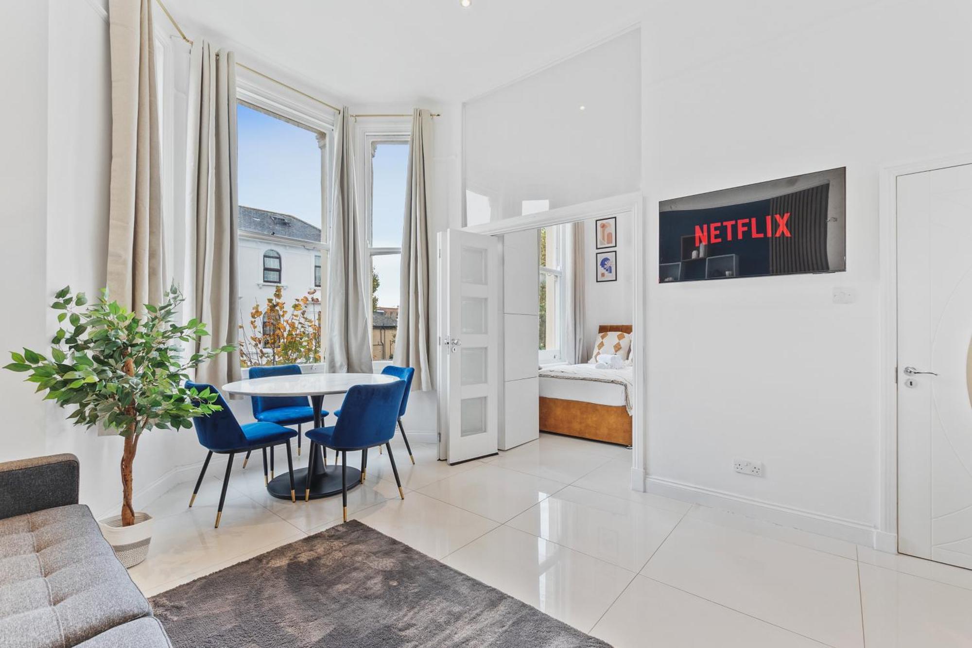 Chic 2 Bed Flat West Apartment *